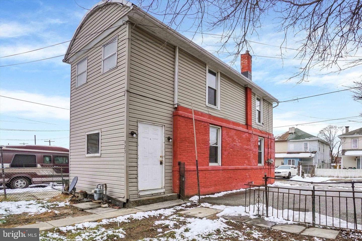 923 E Princess Street photo 1