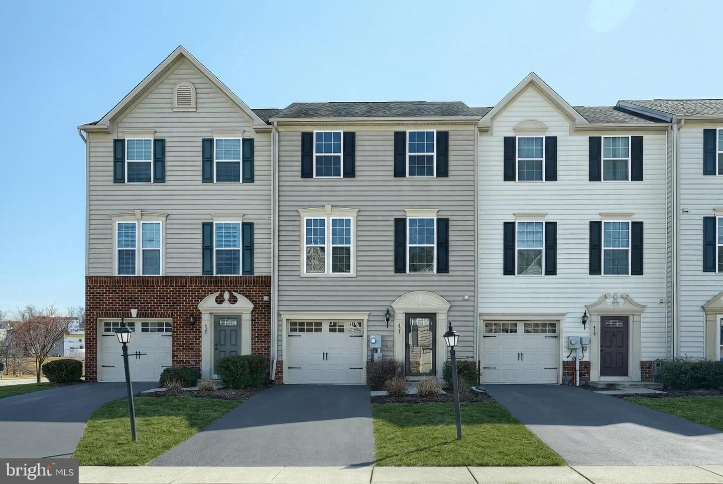 421 Charles photo 1