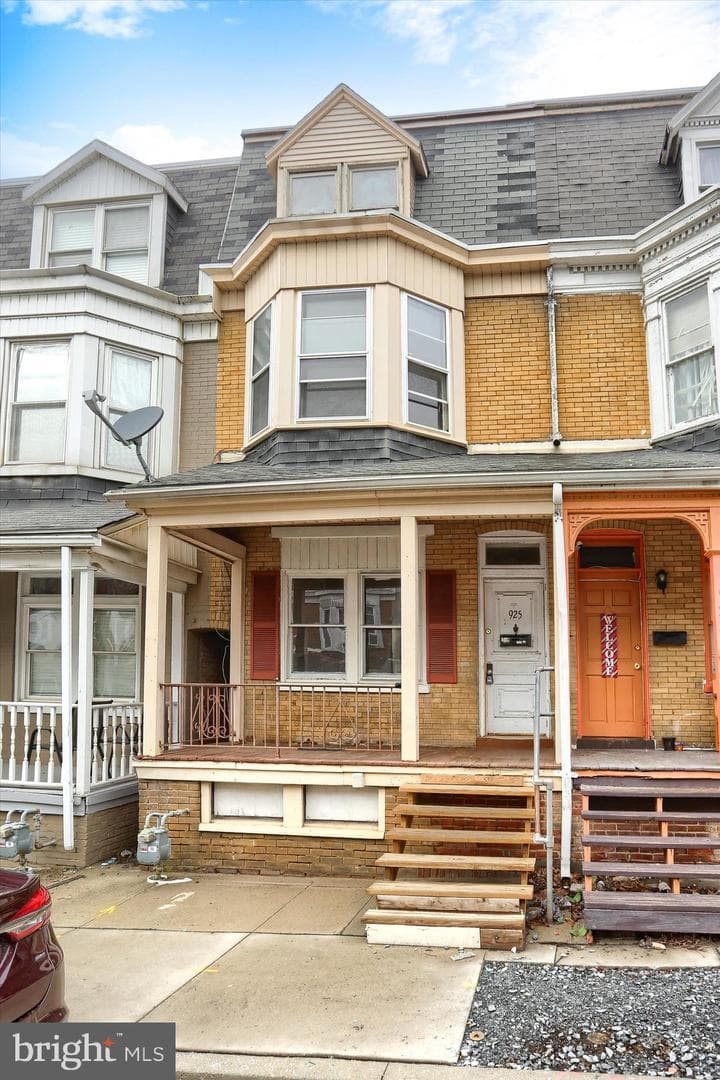 925 W College Avenue photo 1