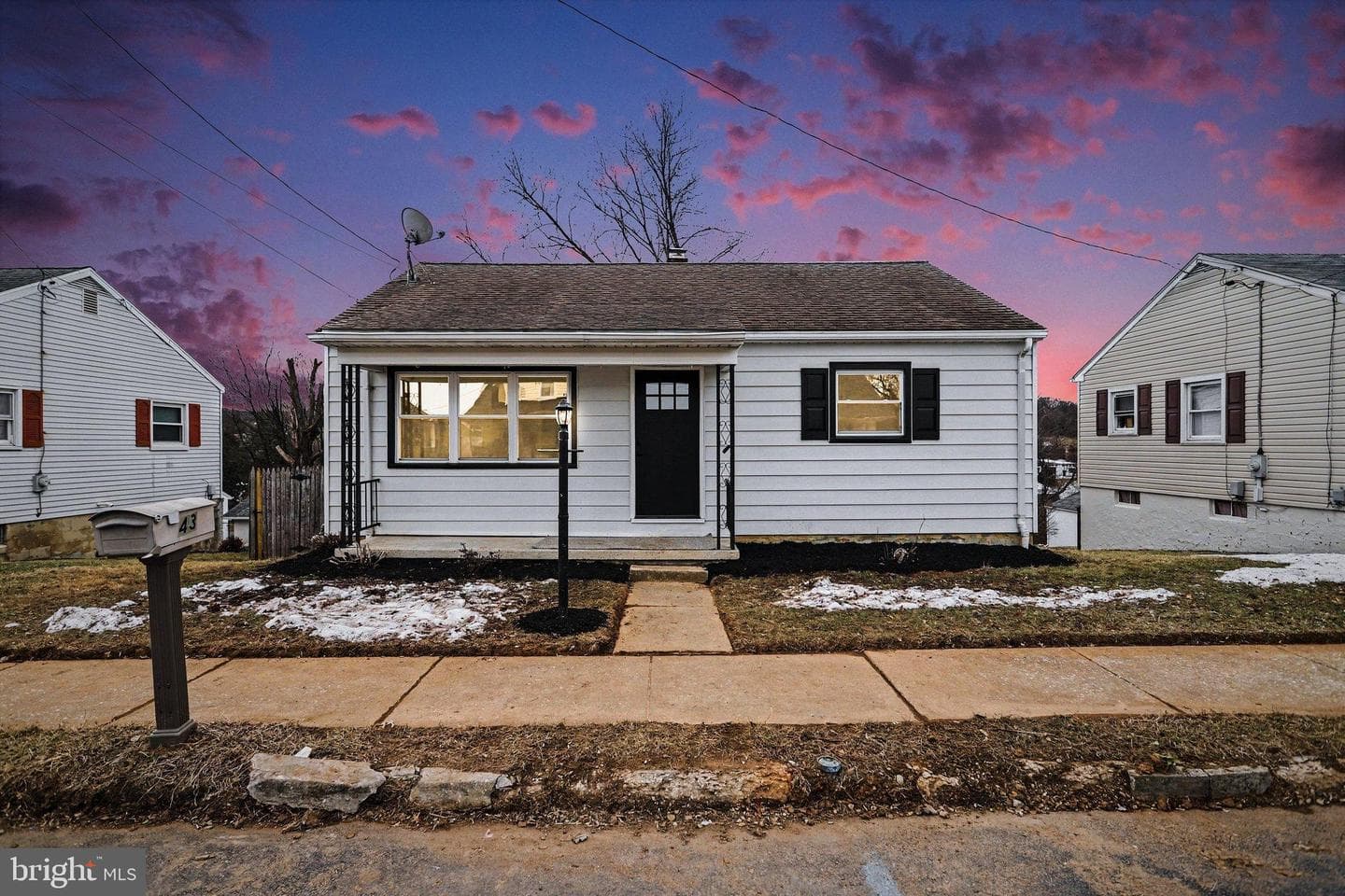 43 W High Street photo 1