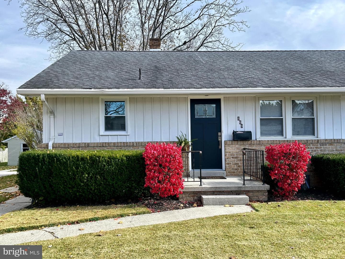 869 E Walnut Street photo 1