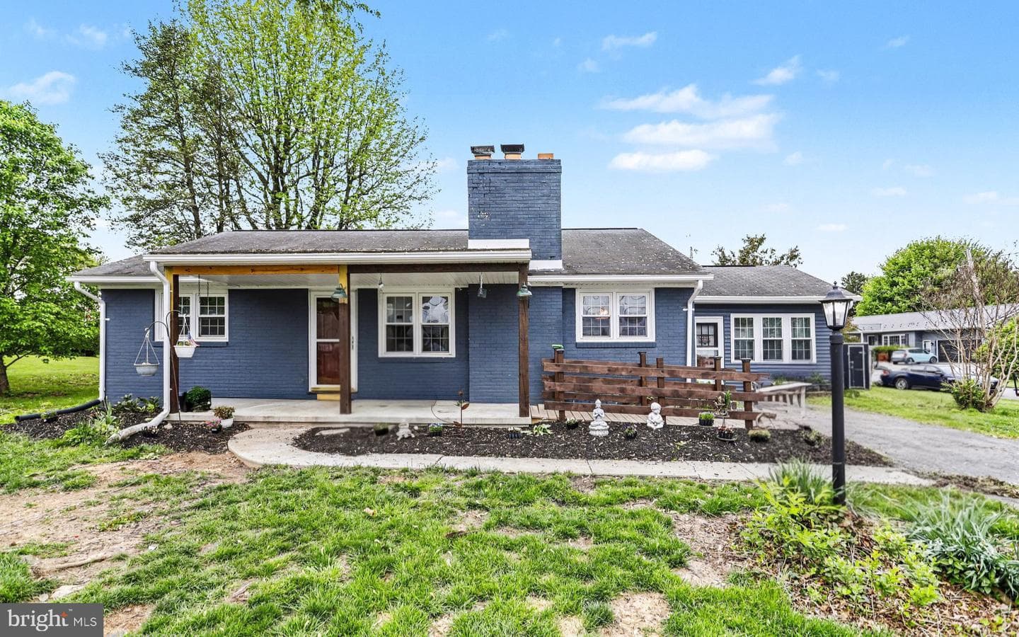 212 Barcroft Road photo 1
