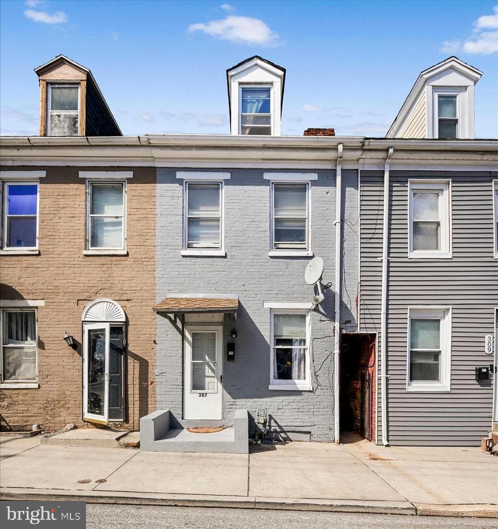 307 E Walnut Street