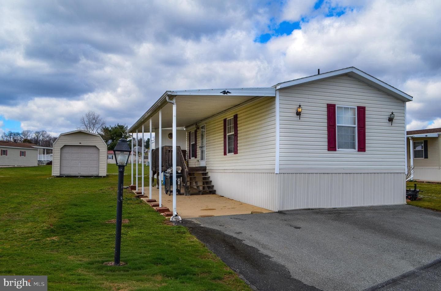 252 James Way