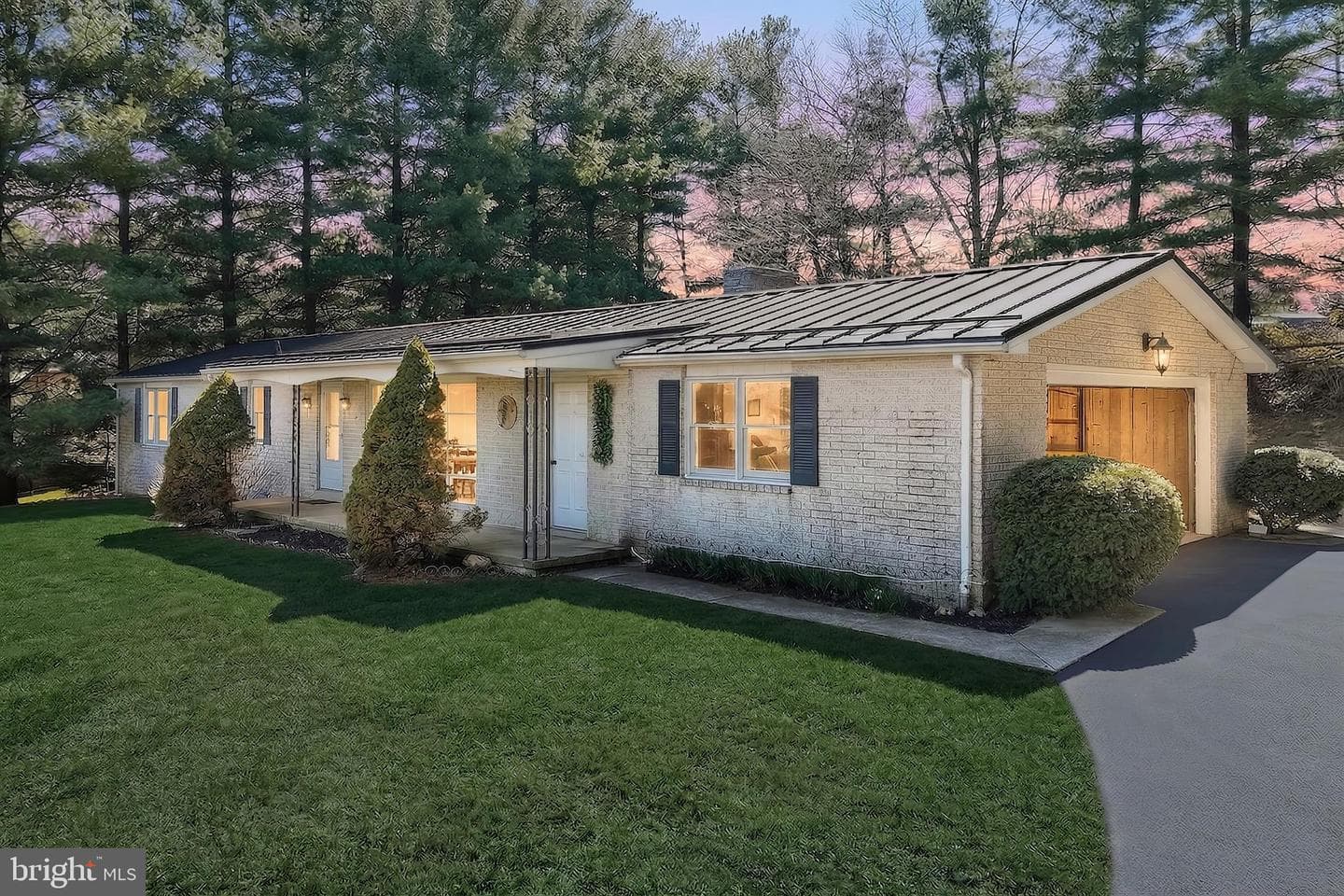 2501 Sunset Circle photo 1