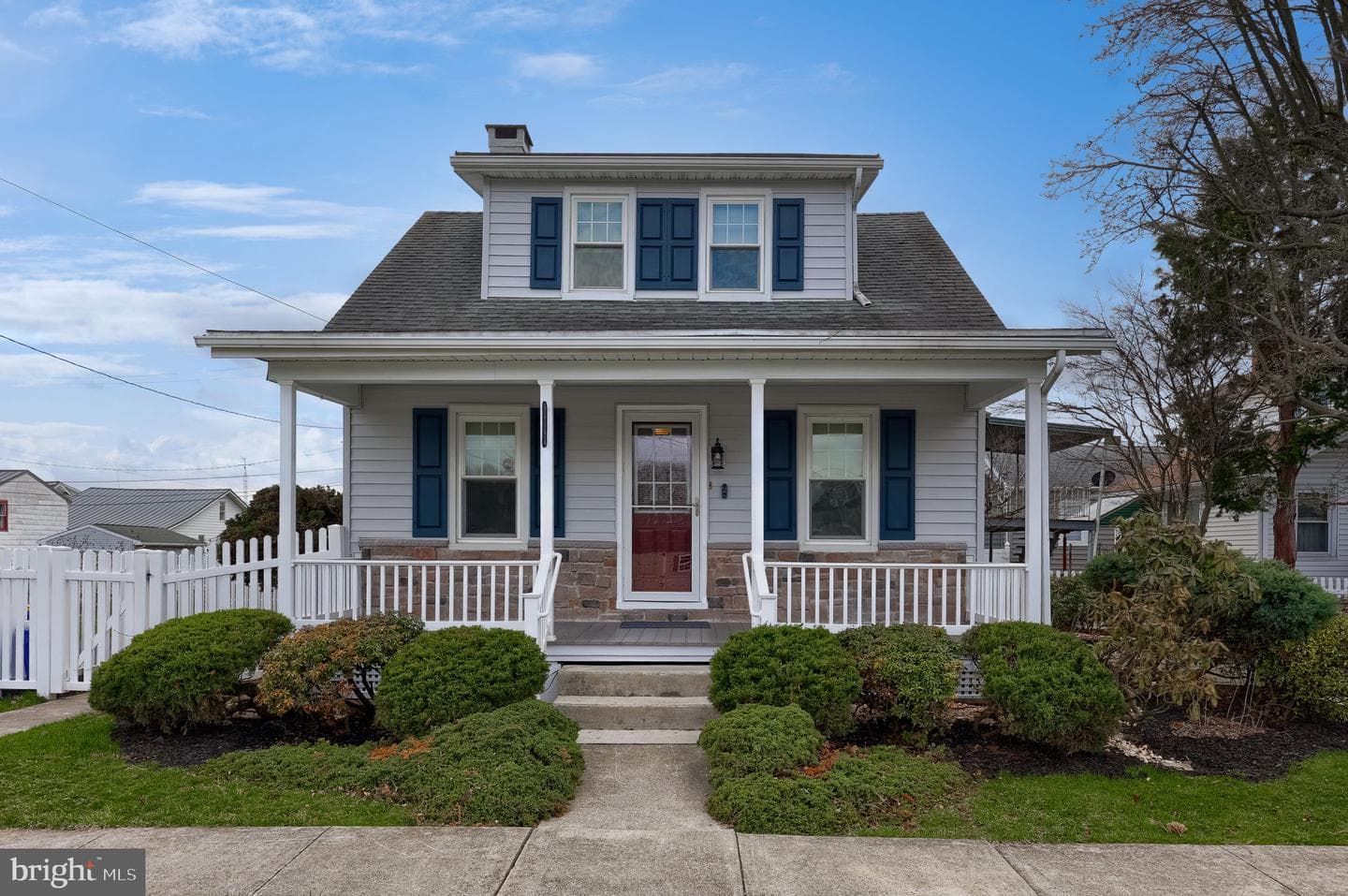1492 Leonard Street photo 1