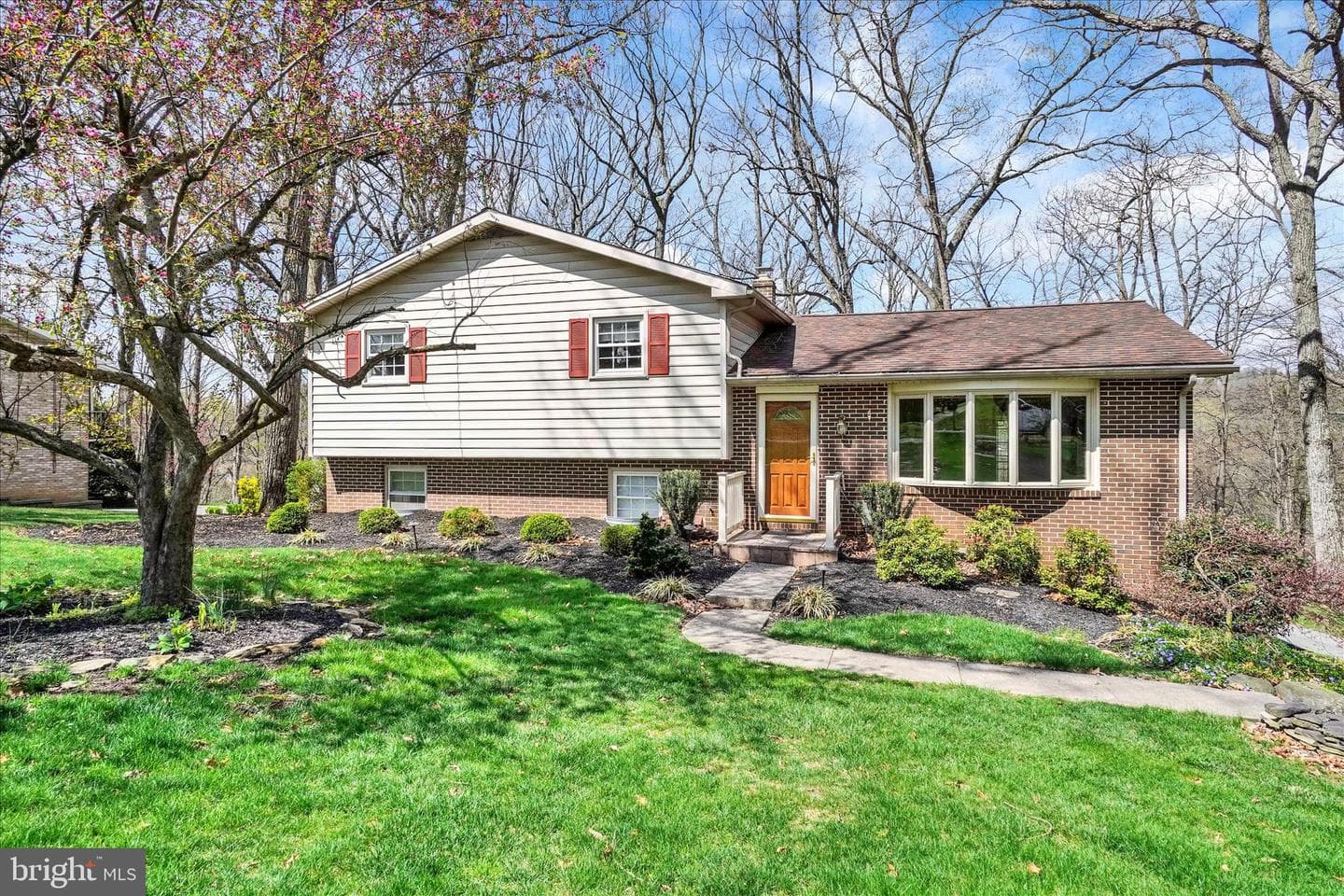 319 Holyoke Drive photo 1
