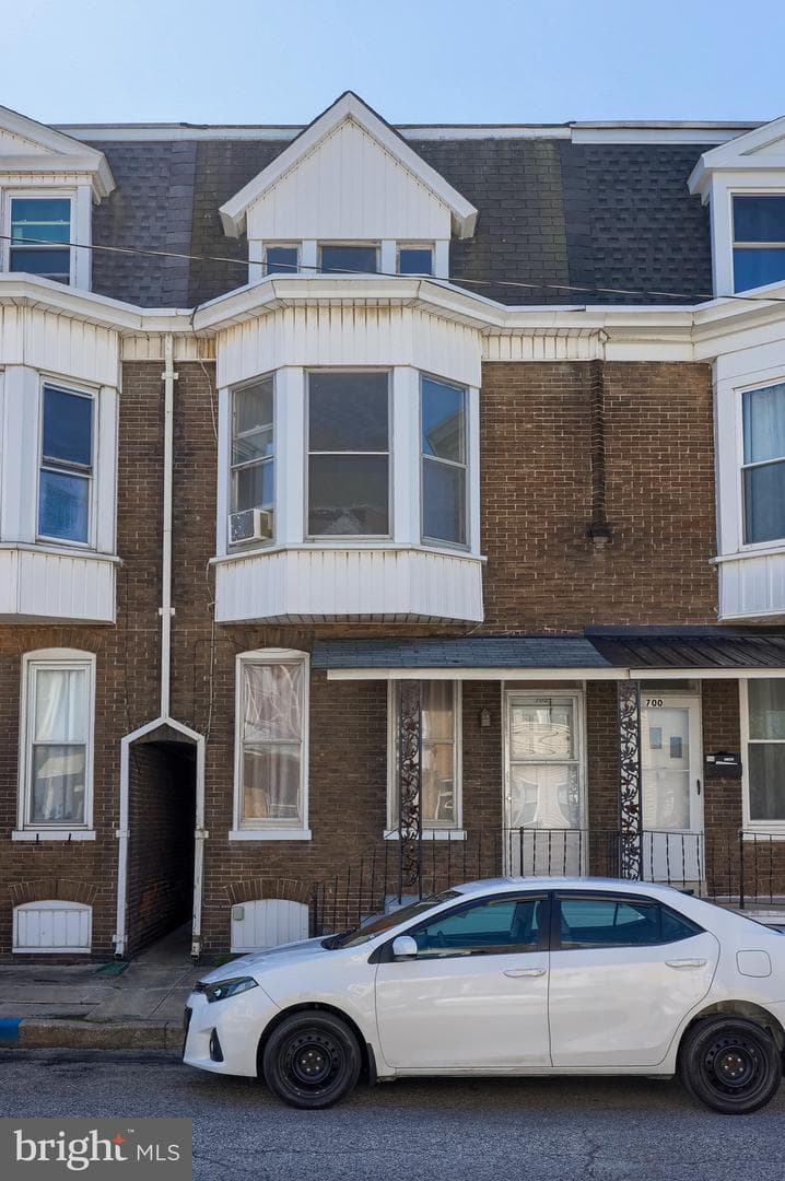 702 York Street