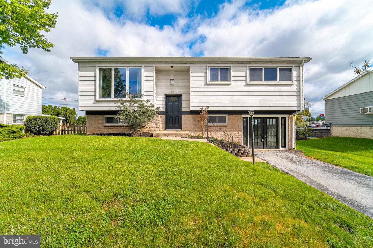 907 Marbrook Lane