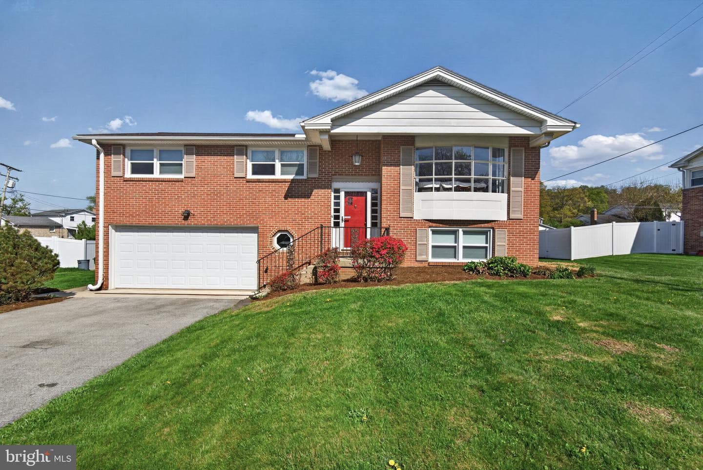 425 Cortleigh photo 1
