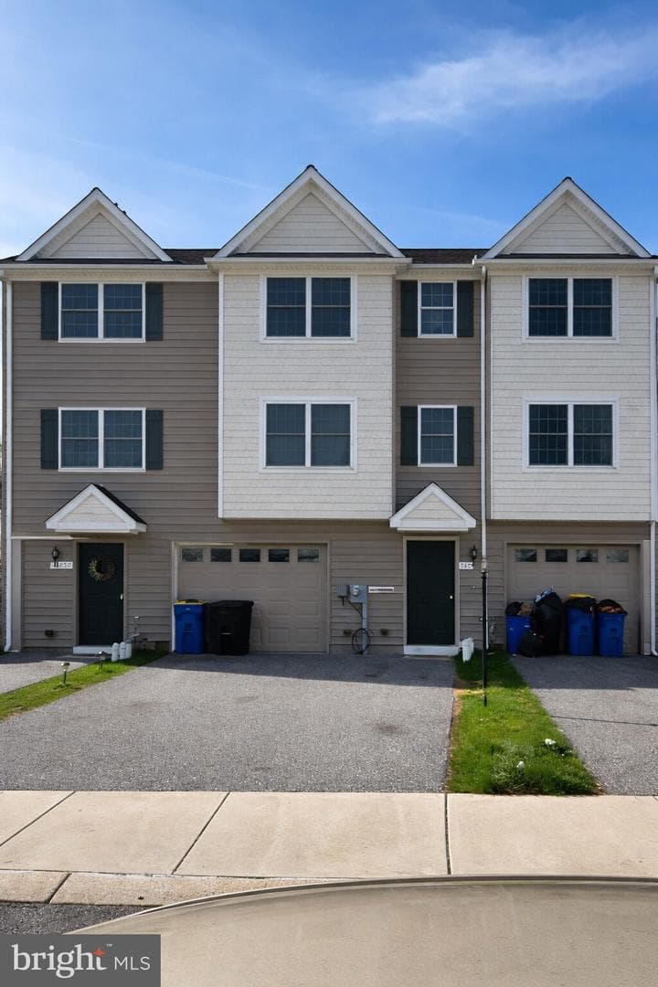 740 Kentwell Drive, York