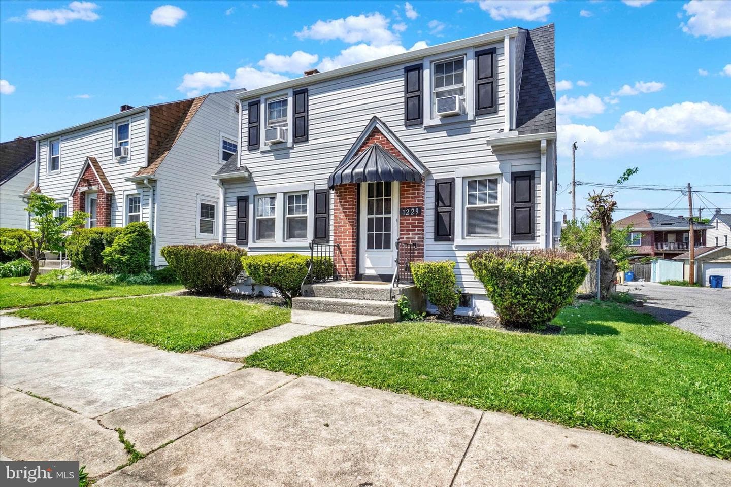 1229 W Poplar Street