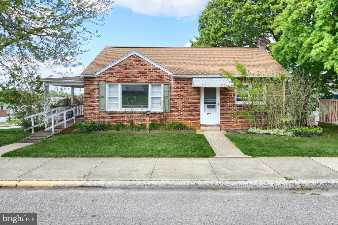 403 E Maple Street