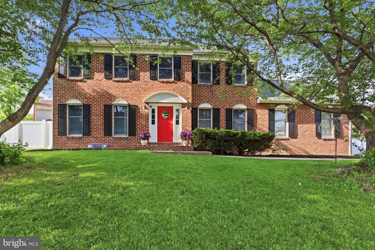 400 White Rose Lane photo 1