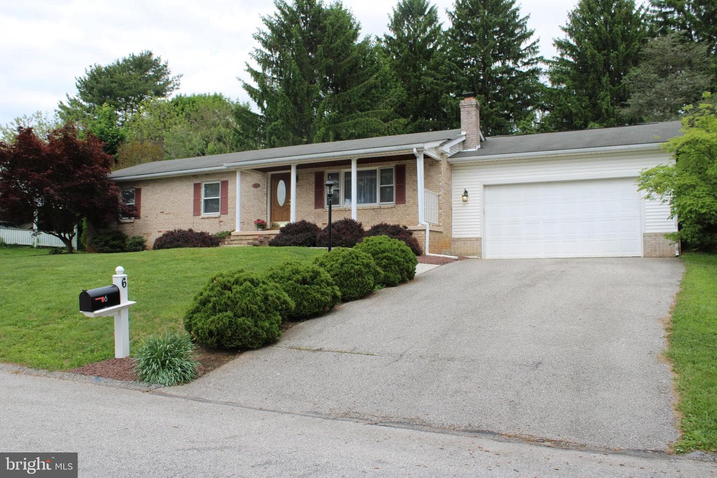 6 Barelyn Drive