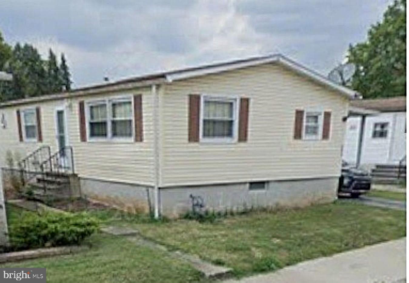 303 W Walnut Street