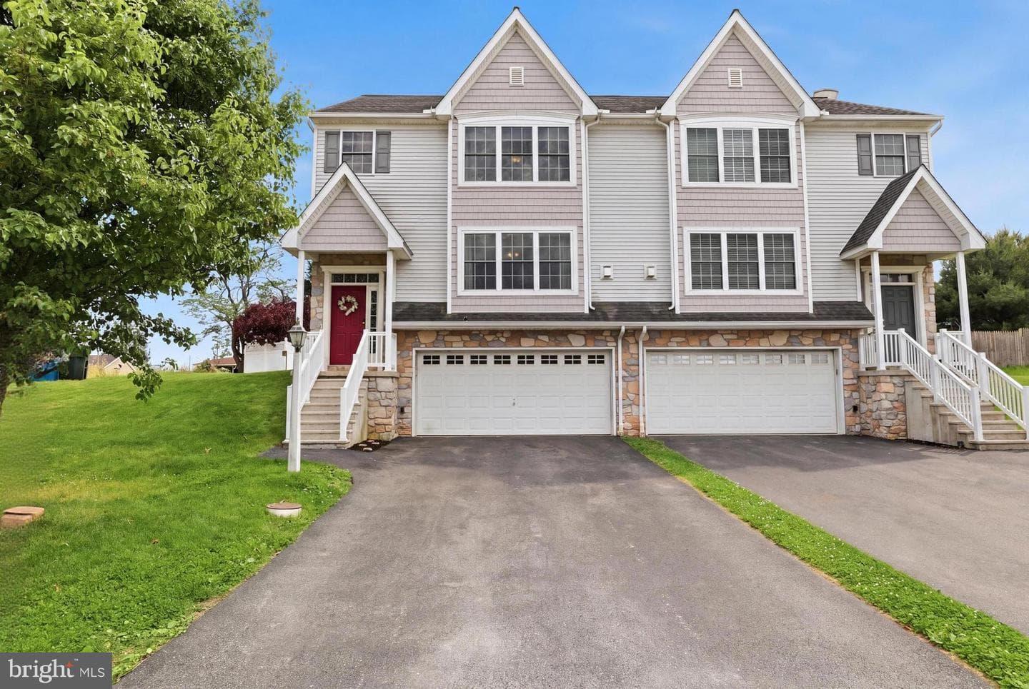 560 Nantucket Drive photo 1