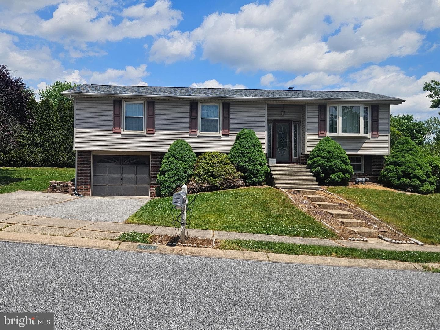 208 Willow Drive photo 1