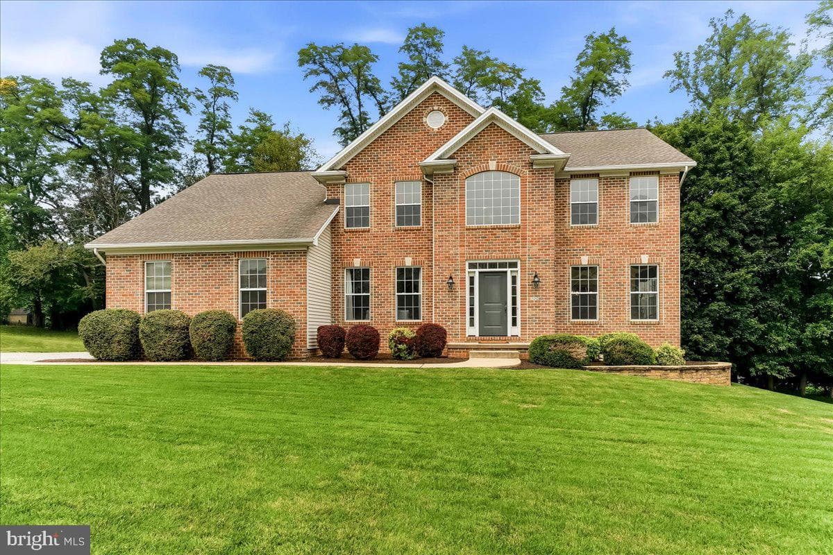 125 Fieldstone Court, York