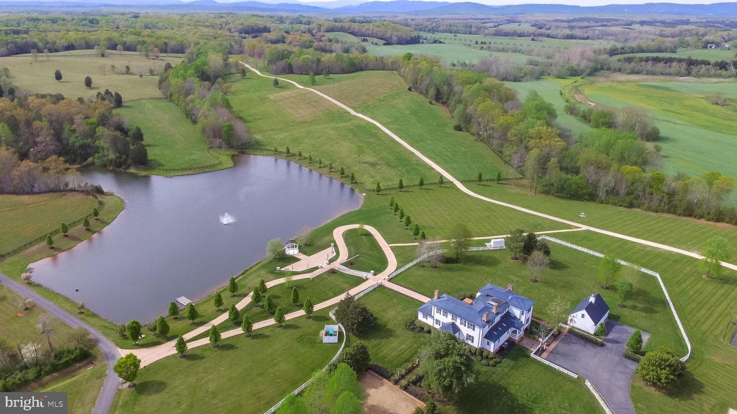 6887 Blenheim Road, Scottsville