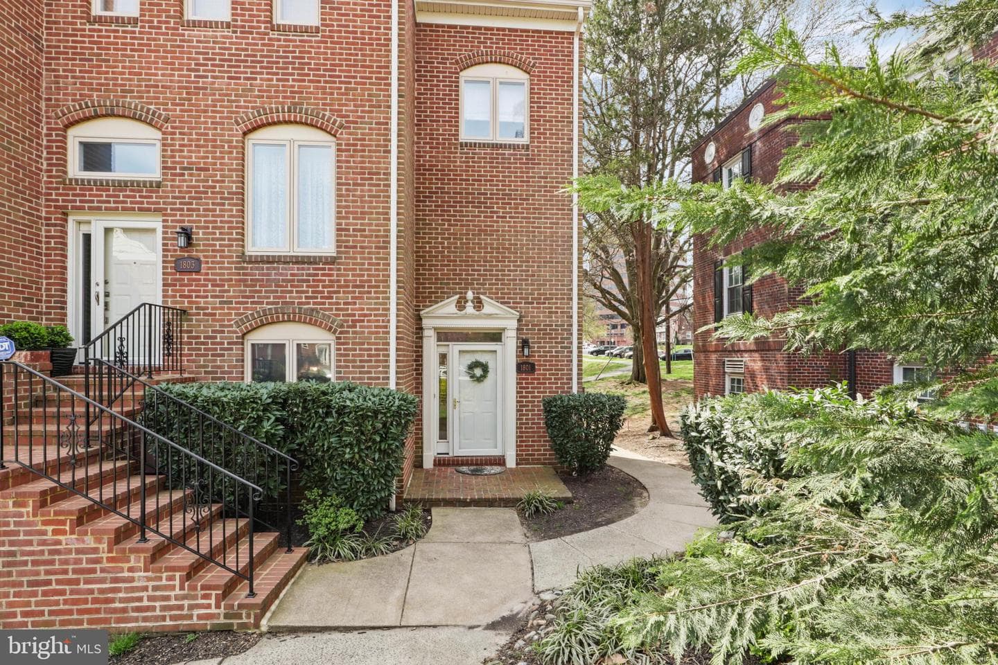 1801 N Uhle Street N #1 photo 1