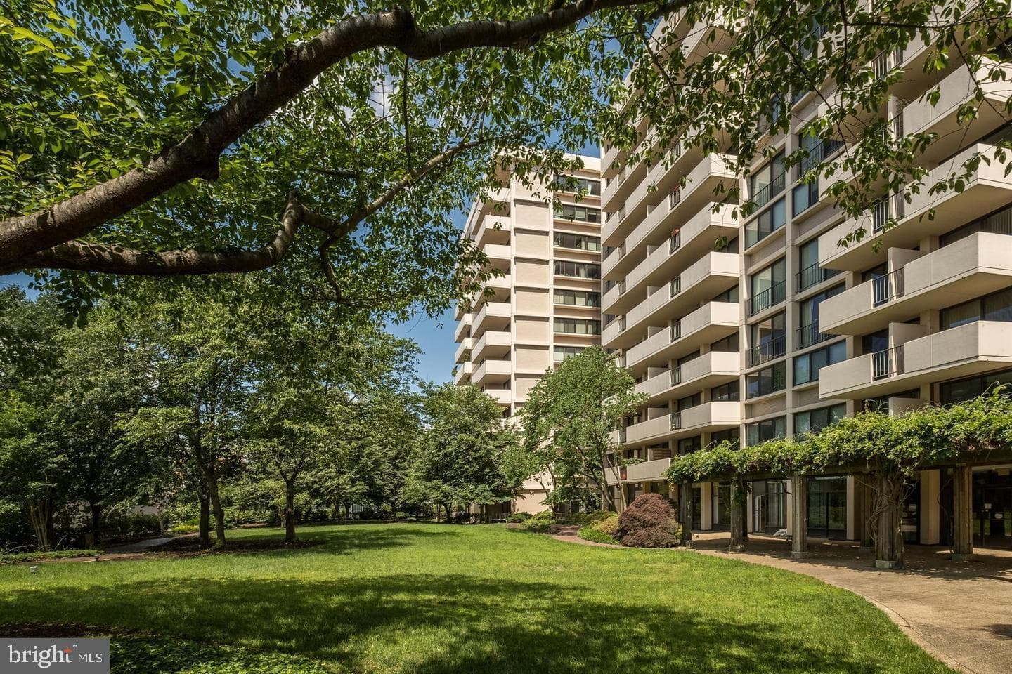 4141 N Henderson Road #1220 photo 1