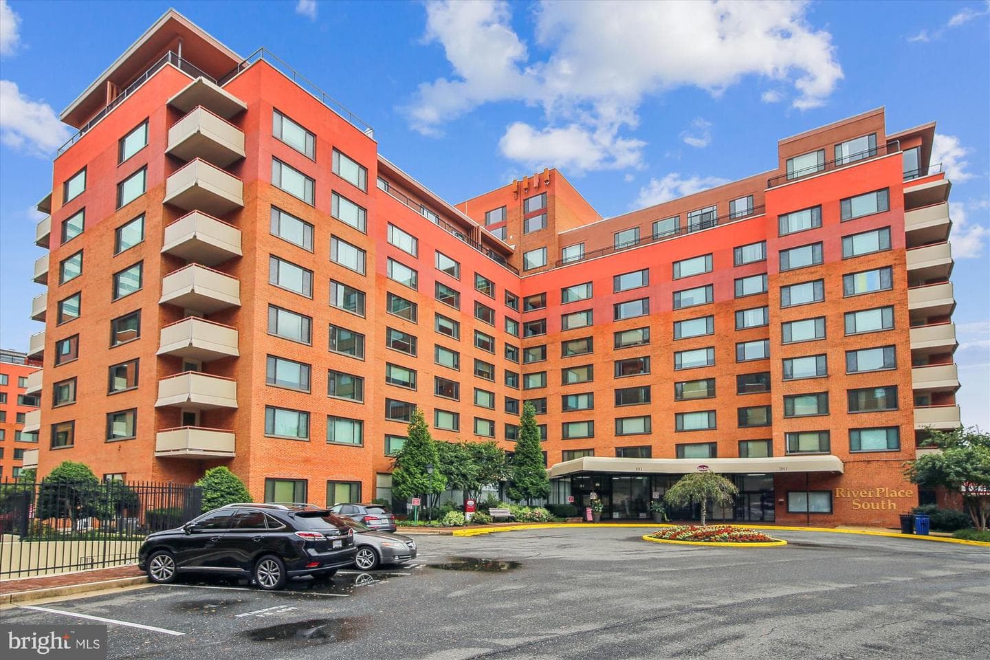 1121 Arlington Boulevard #724 photo 1