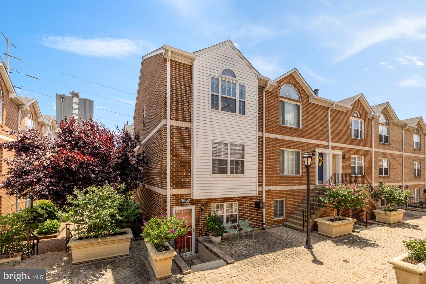 3034 S Glebe Road photo 1