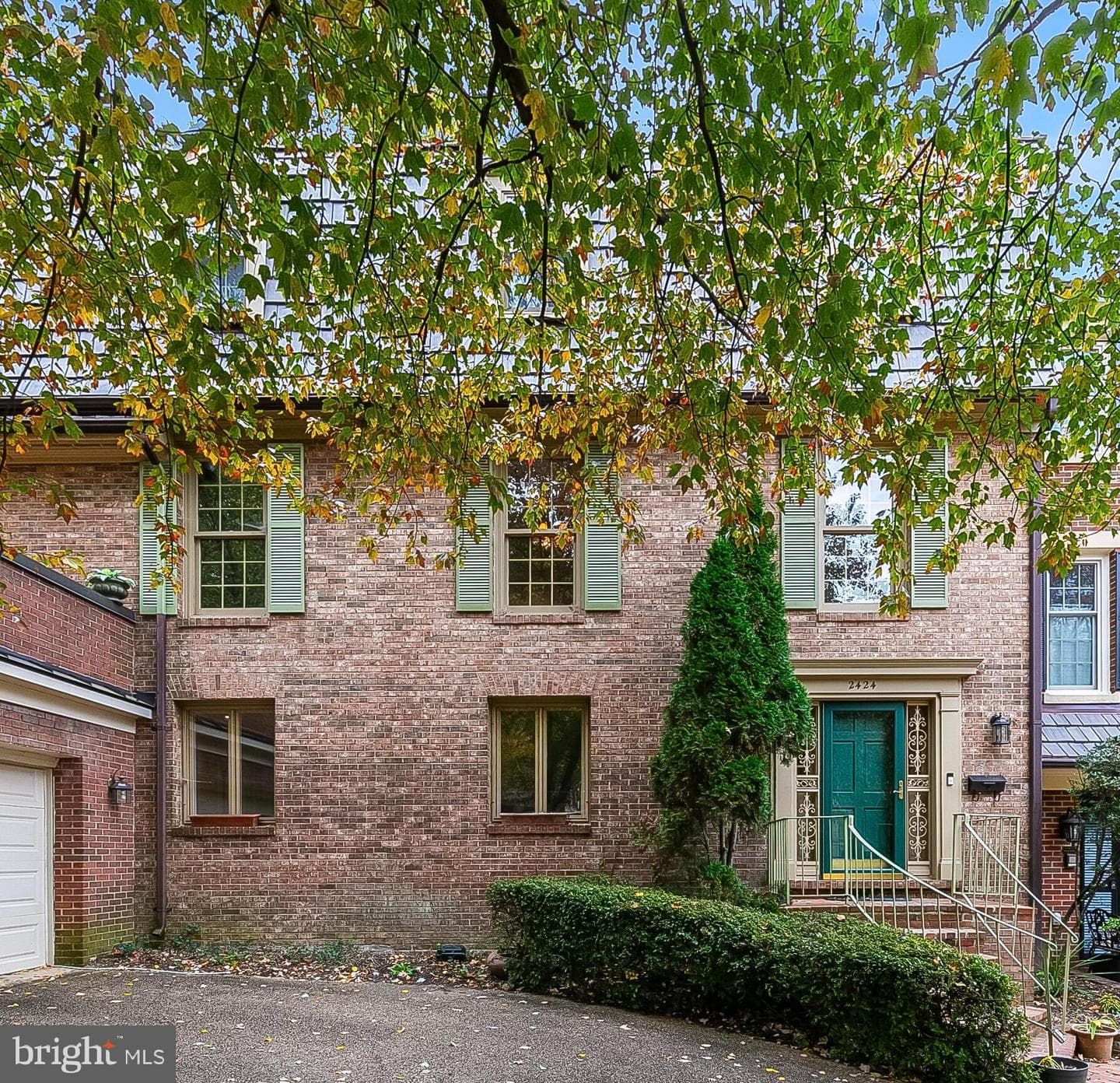 2424 S Queen Street photo 1