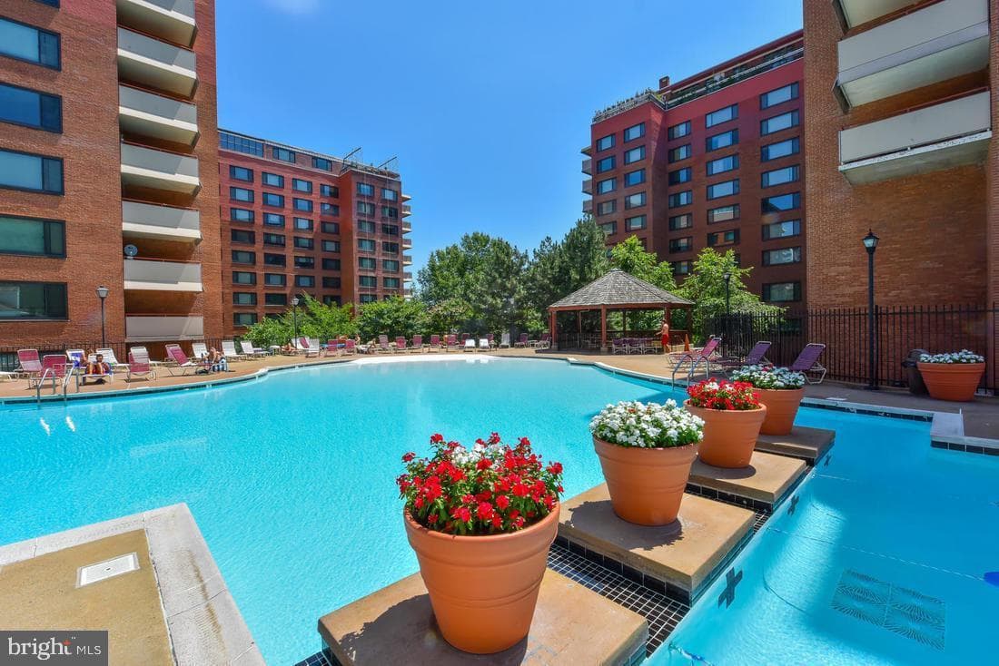 1121 Arlington Boulevard #526 photo 1