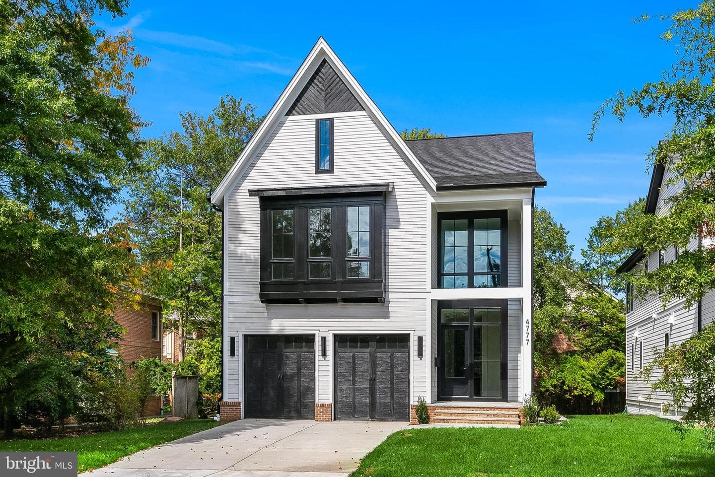 4777 26 Street N photo 1