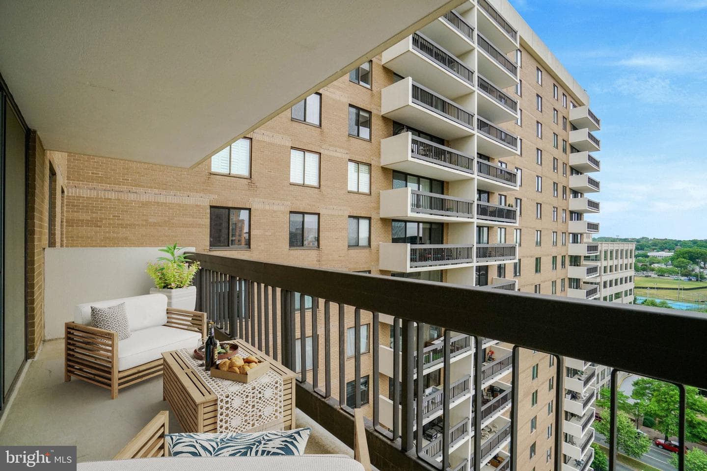 3800 Fairfax Drive #1211