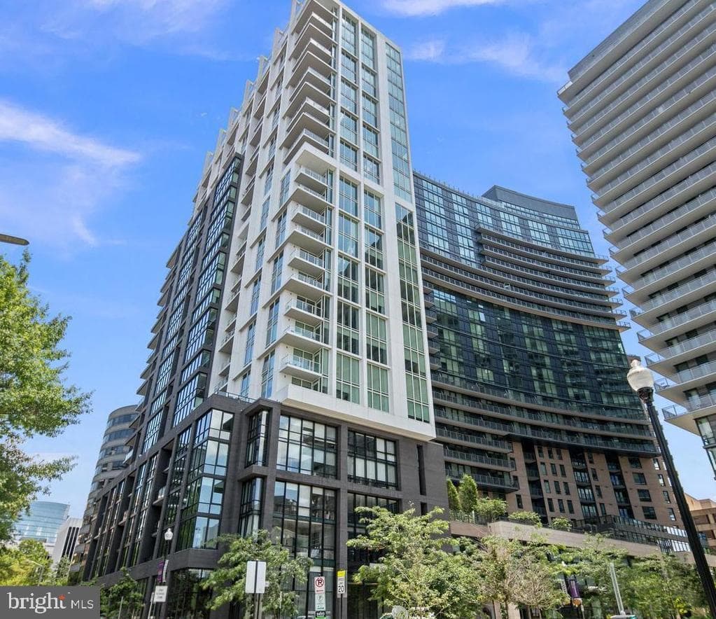 1781 N Pierce Street #1404 photo 1