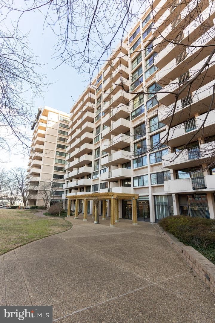 4141 N Henderson Road #1116 photo 1