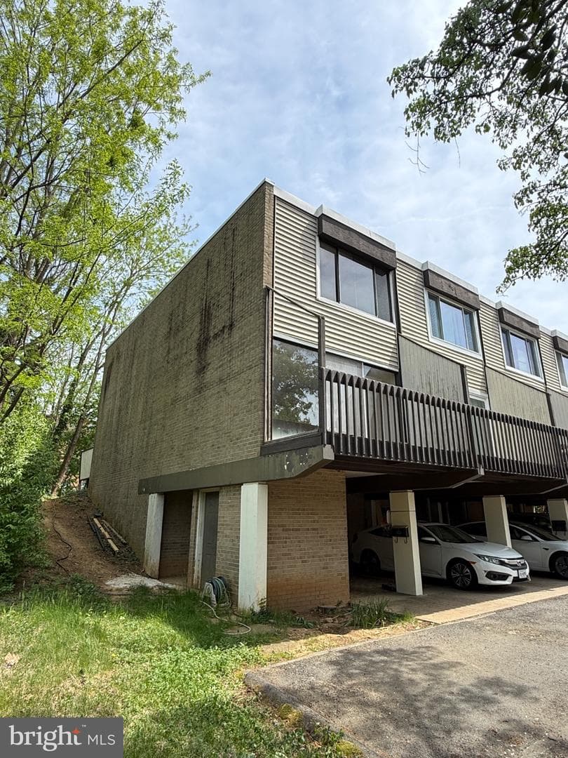 1231 N Quinn Street photo 1