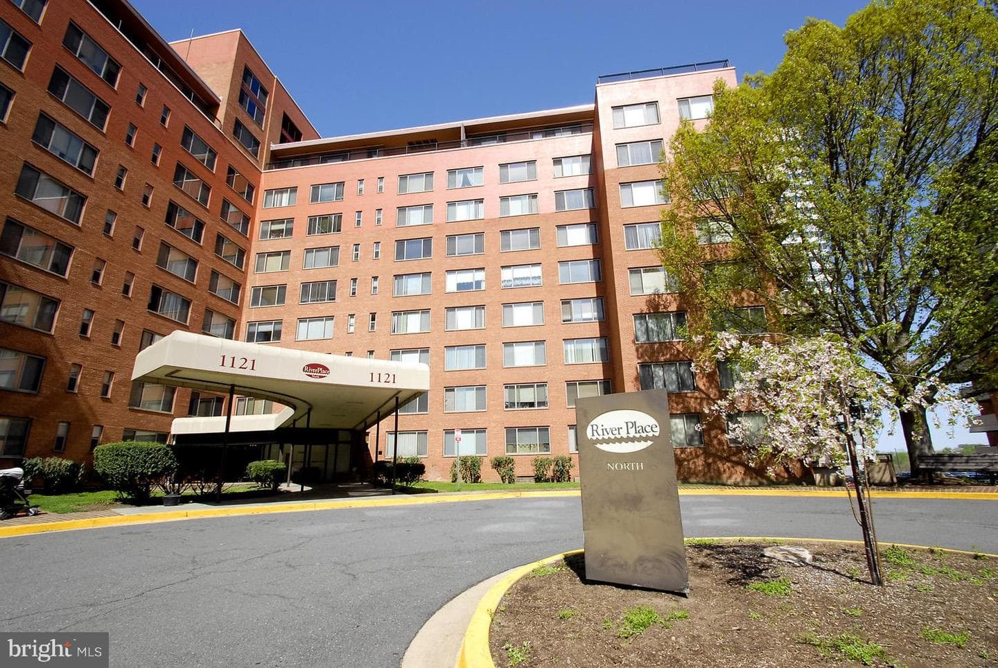 1121 Arlington Boulevard #807, Arlington