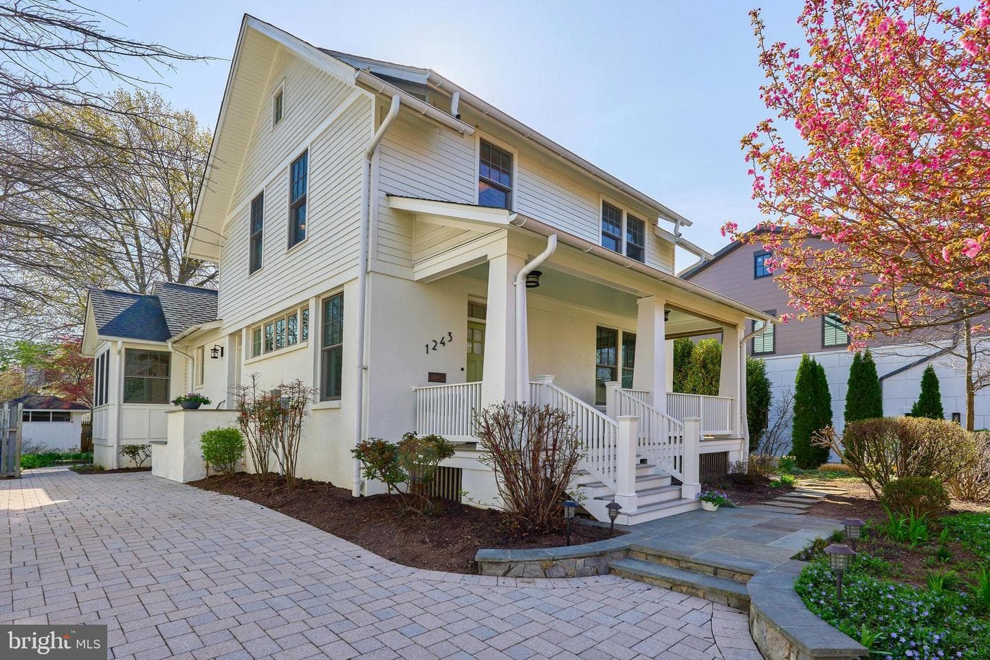 1243 N Stuart Street photo 1