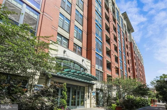 1021 N Garfield Street #804