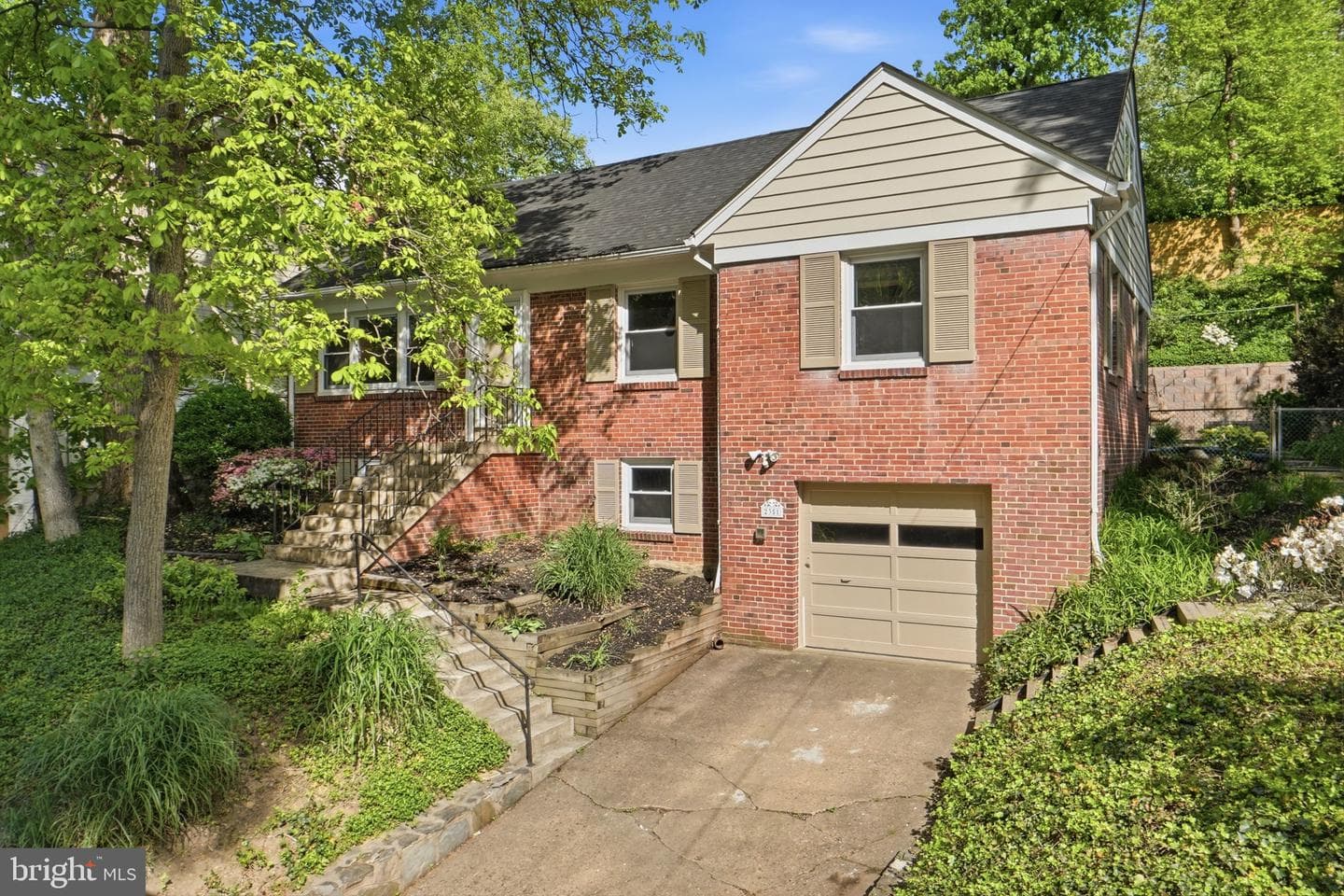 2351 N Vermont Street N, Arlington