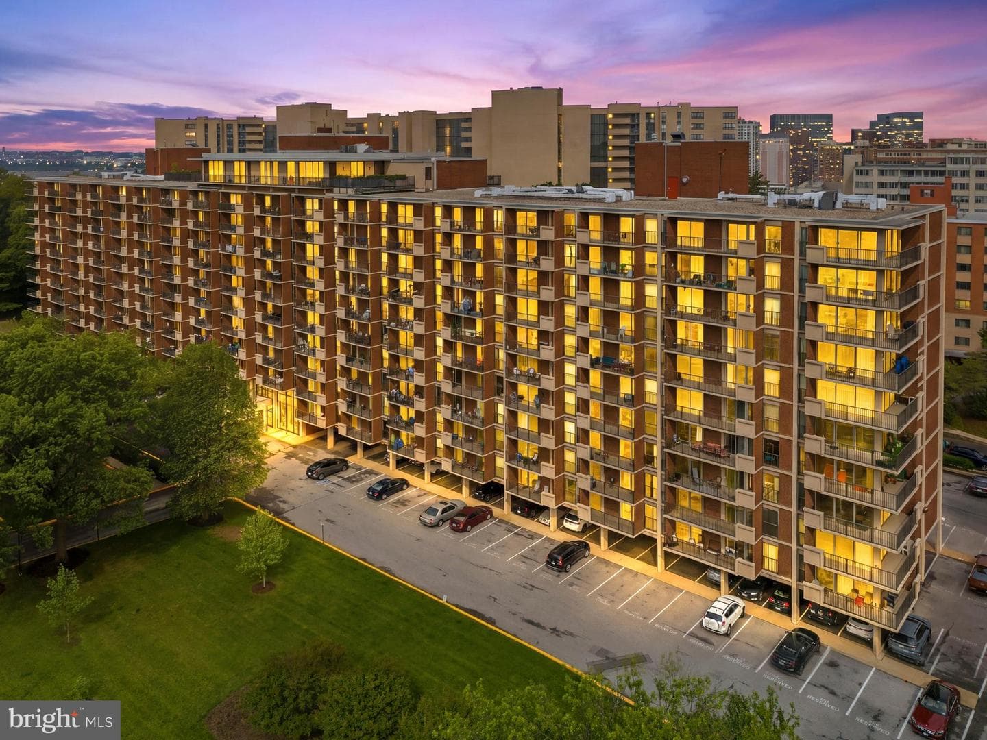 1300 Army Navy Drive #608, Arlington
