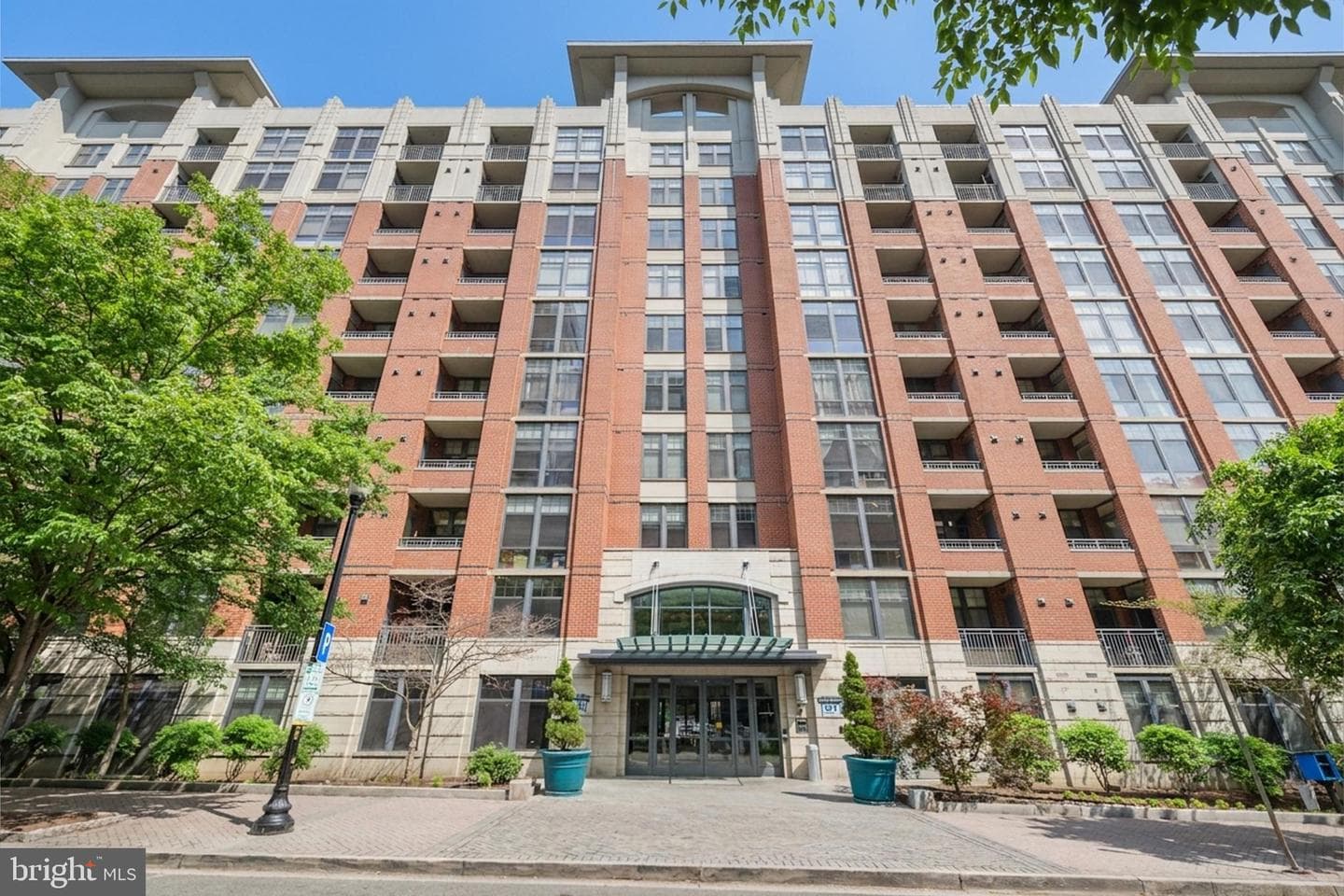 1021 N Garfield Street #238 photo 1