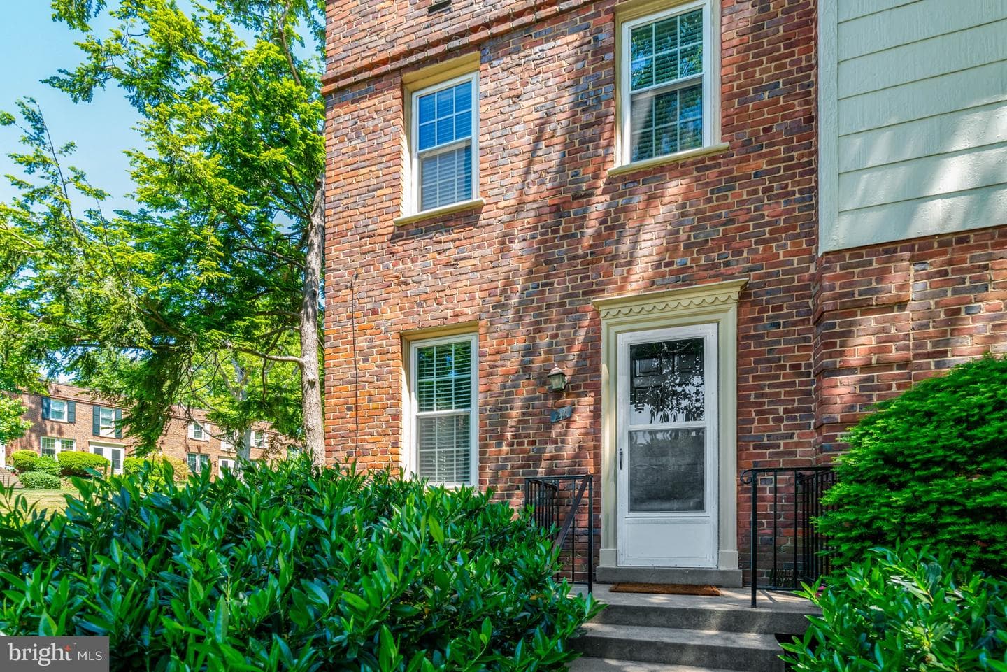 1303 S Barton Street #211