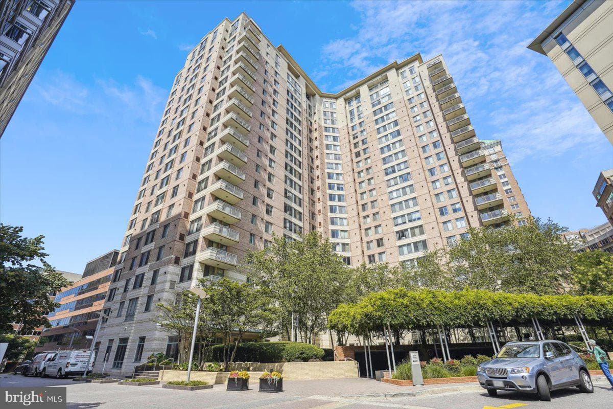 851 N Glebe Road #1003