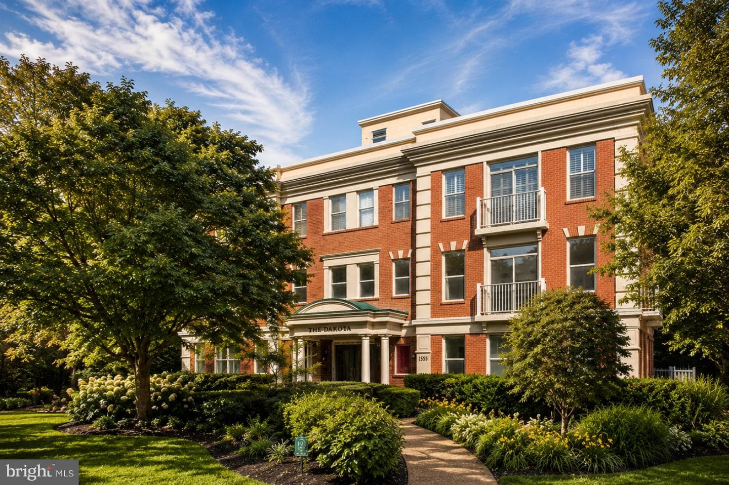 1555 N Colonial Terrace #600