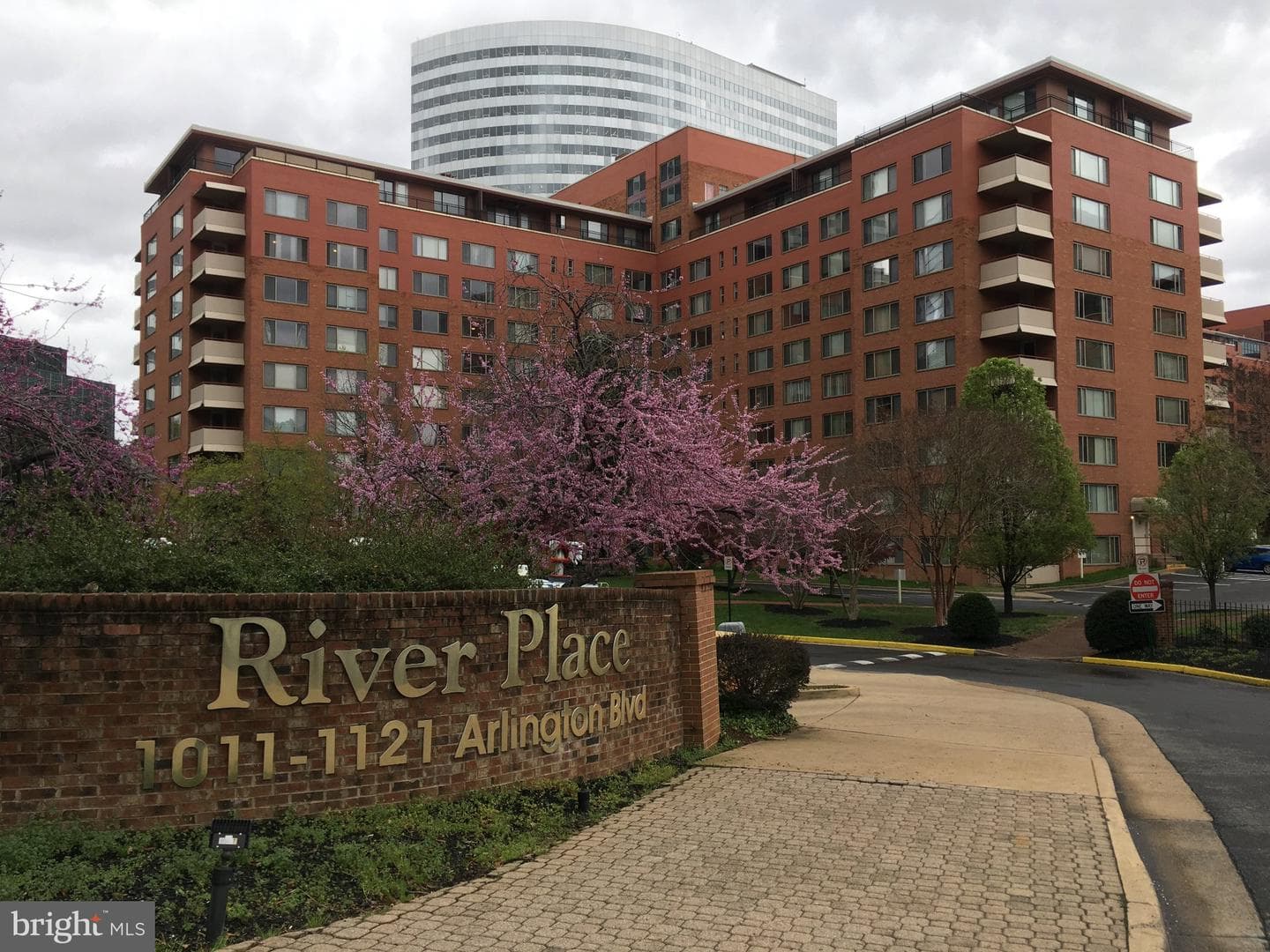 1121 Arlington Boulevard #935