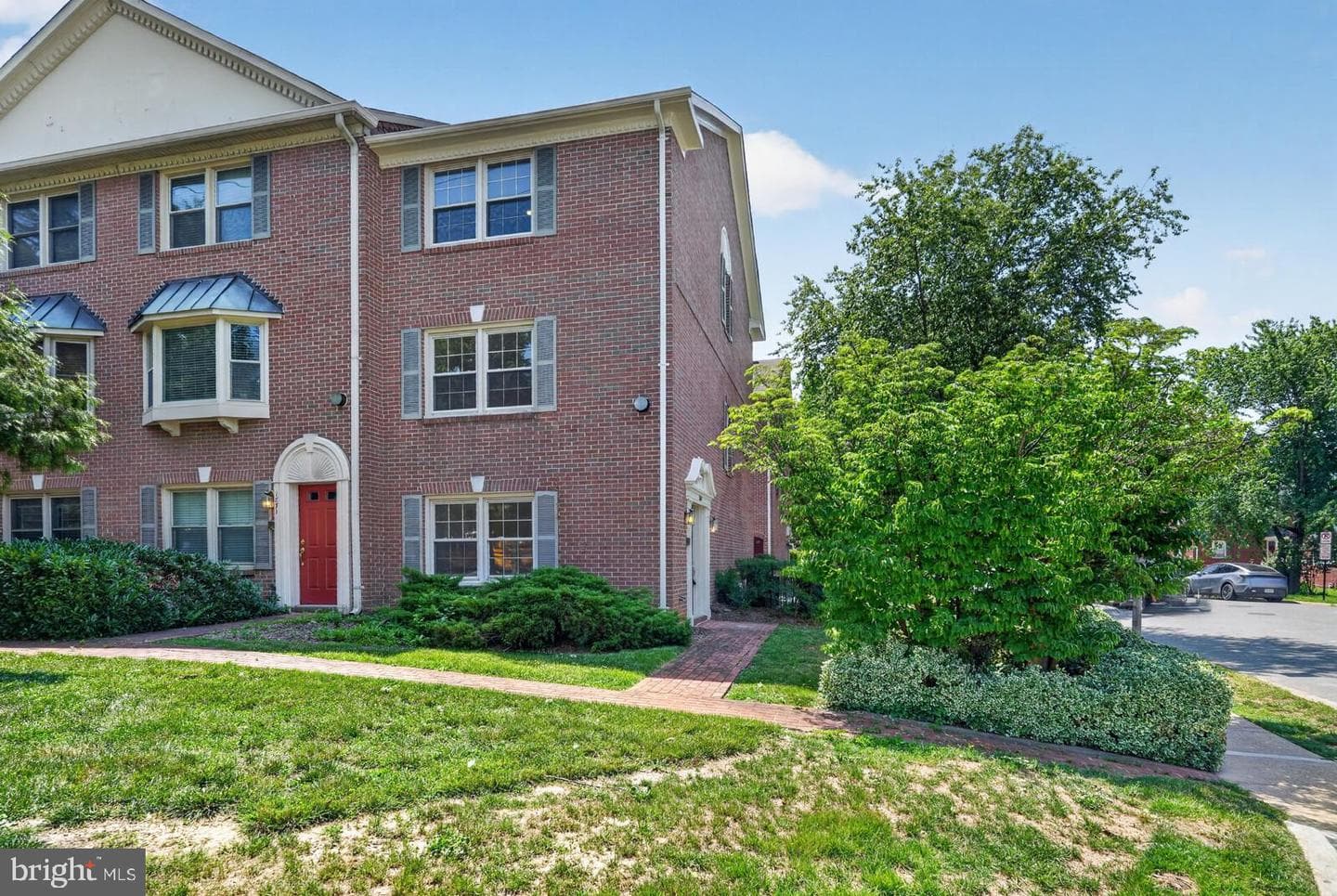 1869 N Adams Street, Arlington