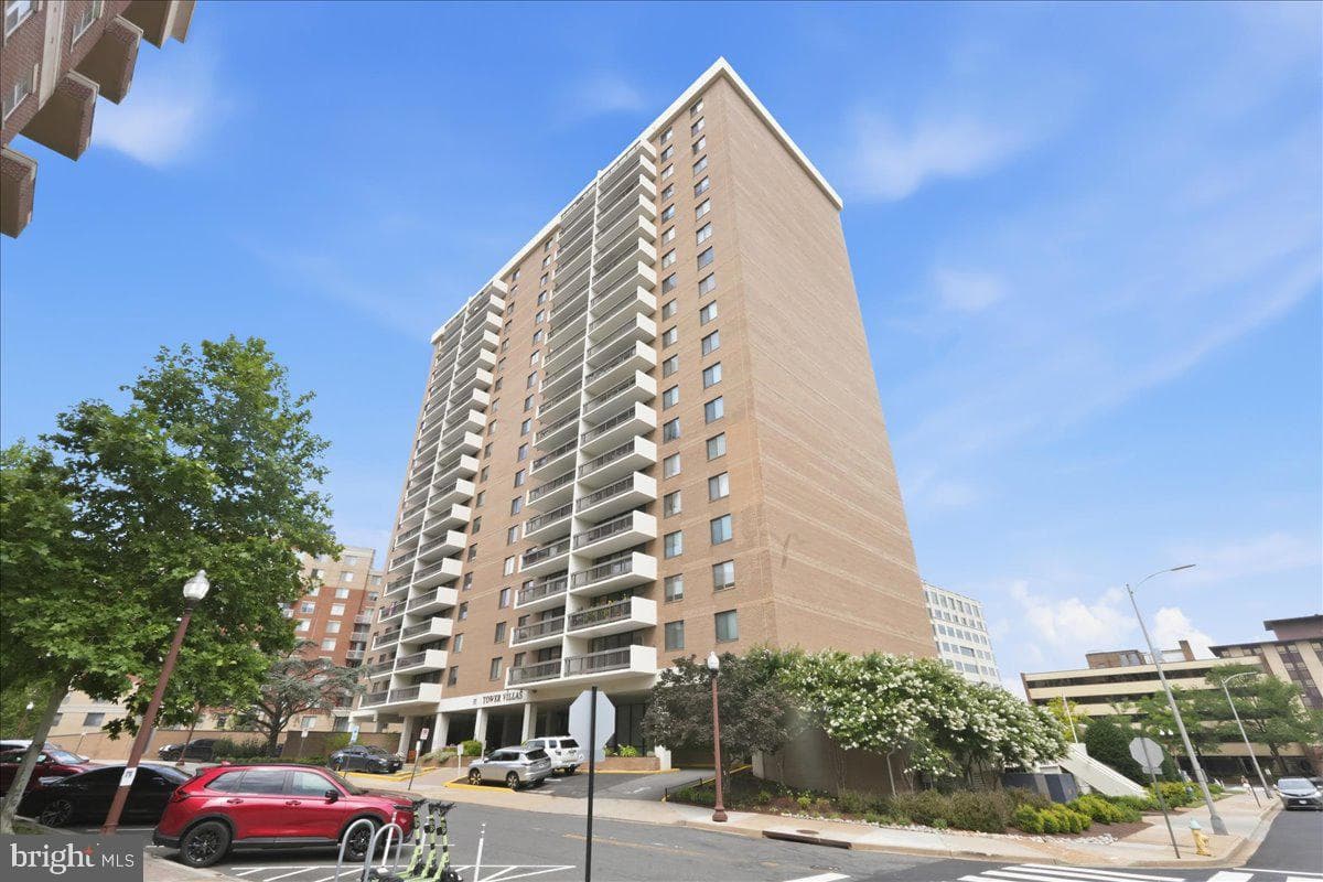 3800 N Fairfax Drive #207