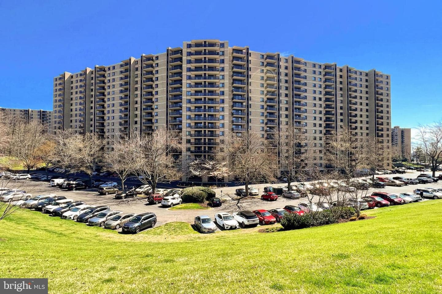 205 Yoakum Parkway #703 photo 1