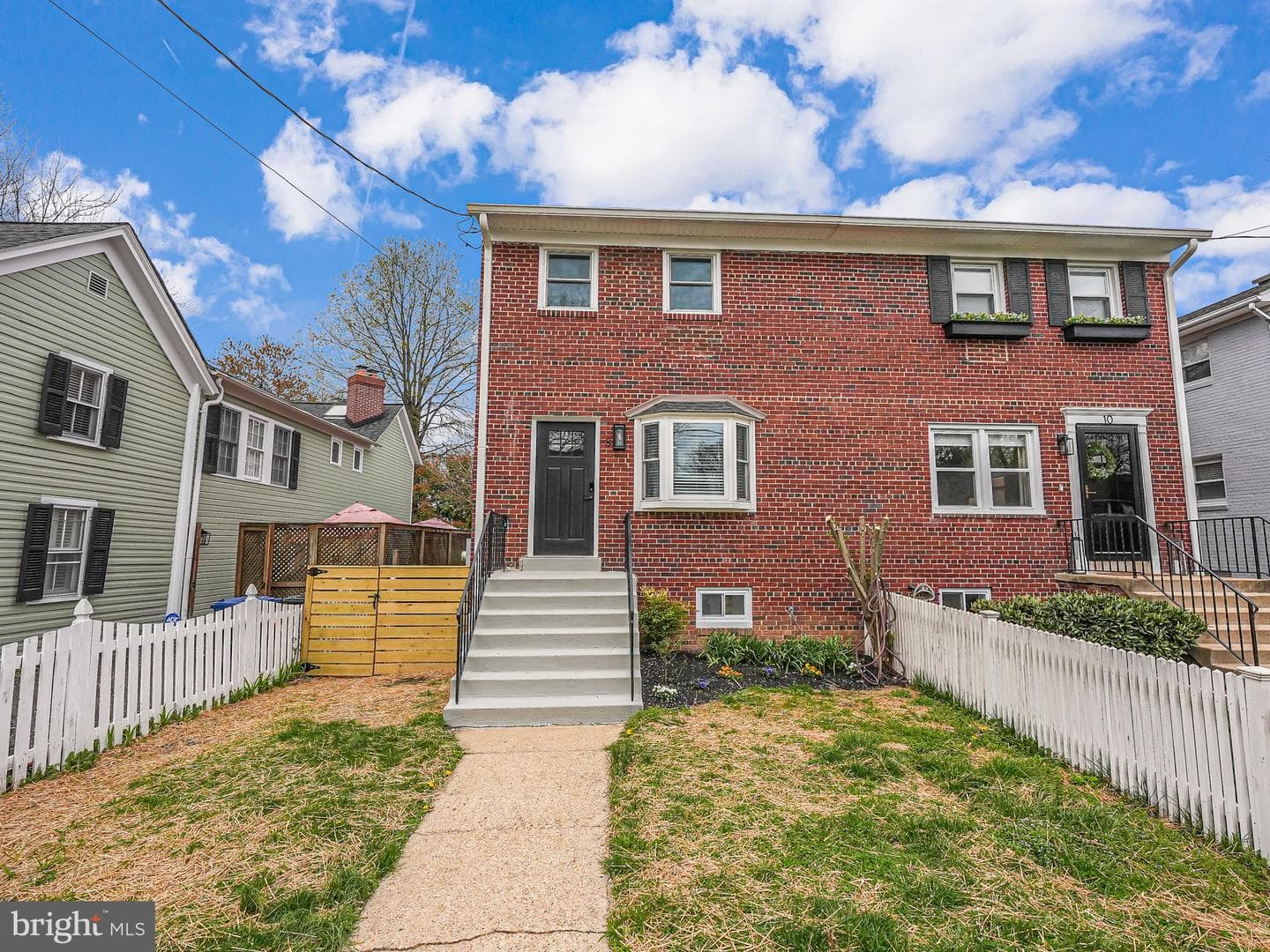 8 E Glendale Avenue photo 1