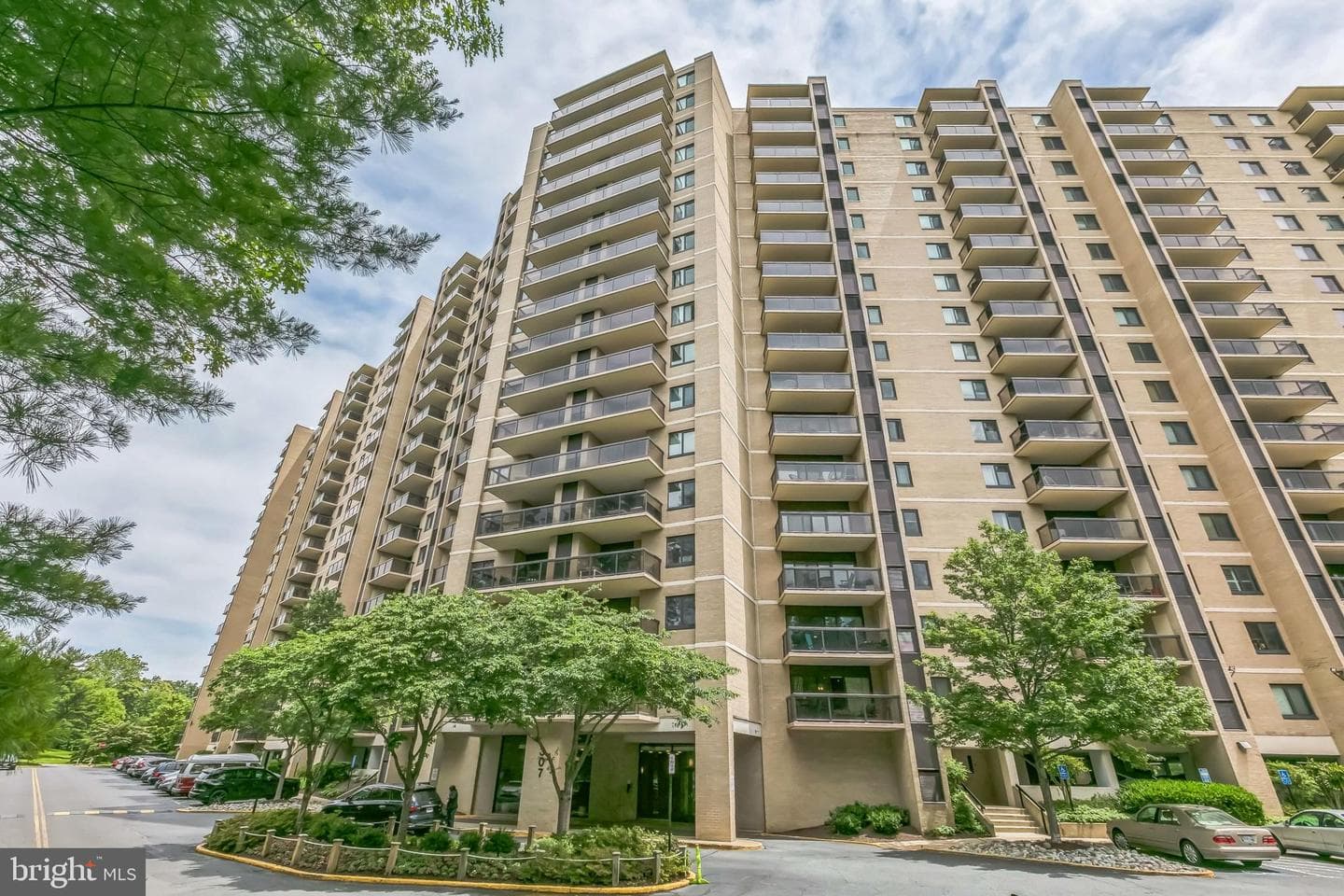 307 Yoakum Parkway #1620 photo 1